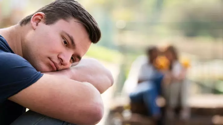 Estar soltero provoca daños a la salud como gripe y dolores