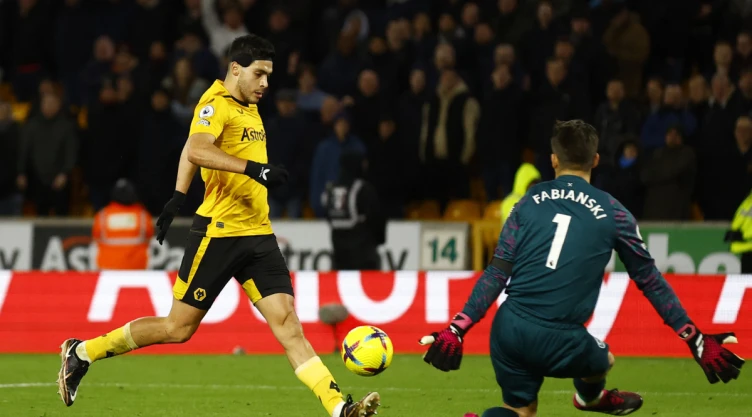 Raúl Jiménez en el partido Wolves vs West Ham