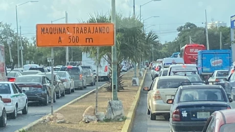 Doble accidente en Boulevard Colosio de Cancún HOY genera tráfico lento