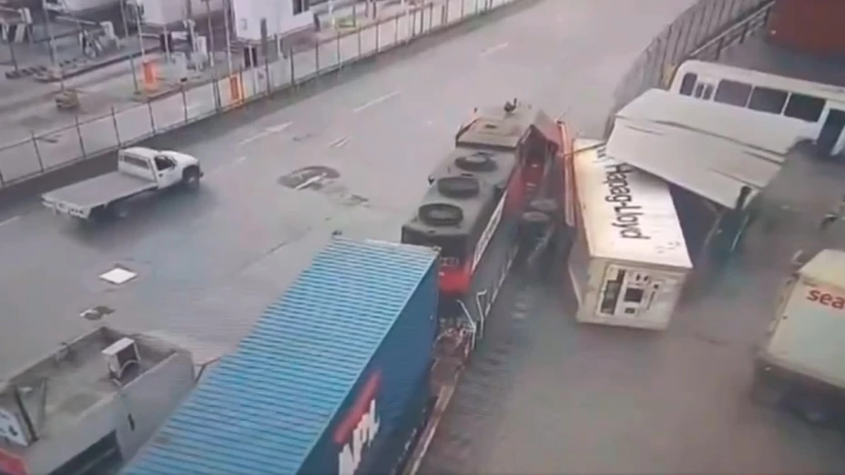 TREN EMBISTE A TRAILER