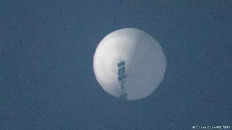 China asegura que EUA ha sobrevolado 10 globos espías sobre su país