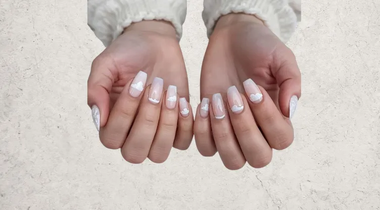 Uñas Cloud Dancer: 5 Ideas discretas y modernas que estilizan tus manos