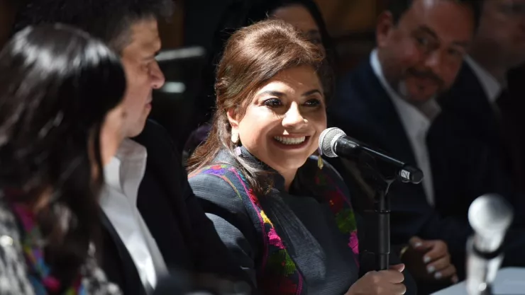 Habr&aacute; viajes gratis para adultos mayores, anuncia Clara Brugada