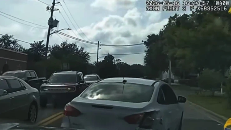 Conductor irrumpe en triatlón y desata persecución Florida