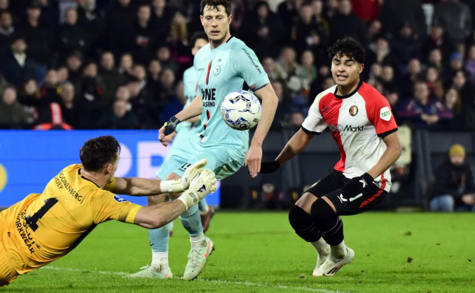 Stephano Carrillo con el Feyenoord