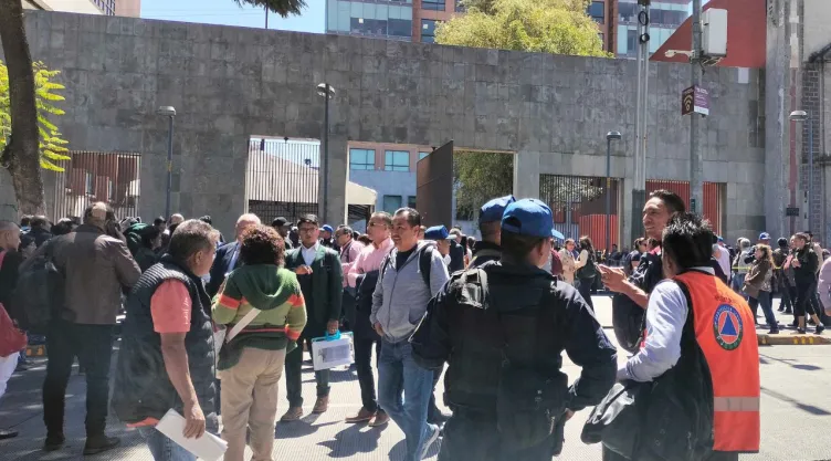 Desalojan juzgados familiares en CDMX por supuesta amenaza de bomba