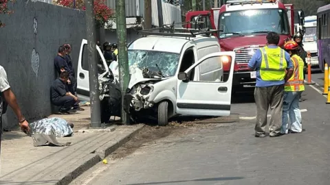 Hombre muere tras chocar contra un poste en Periférico Oriente, Cerro de la Estrella en Iztapalapa
