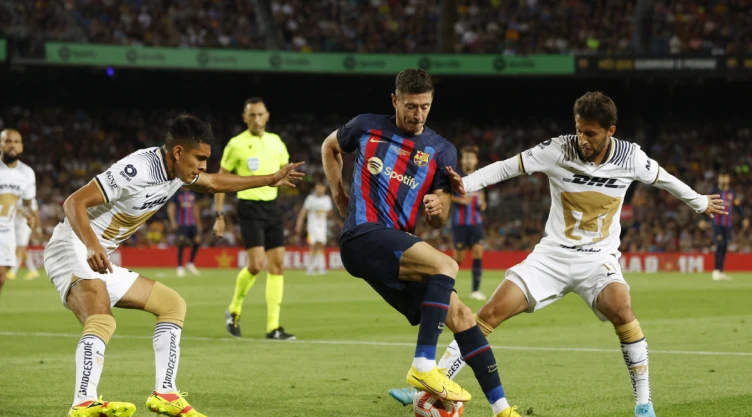 Robert Lewandowski ante Pumas