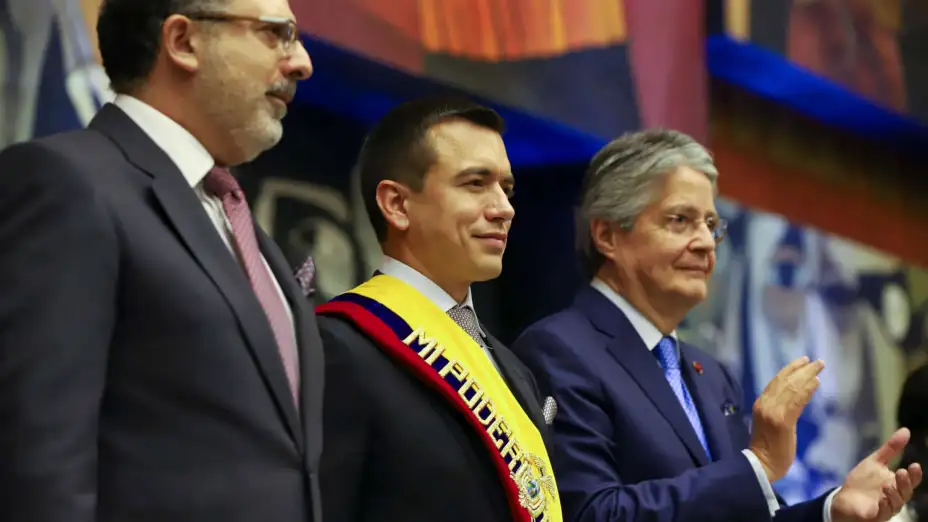 Daniel Noboa asume presidencia de Ecuador.