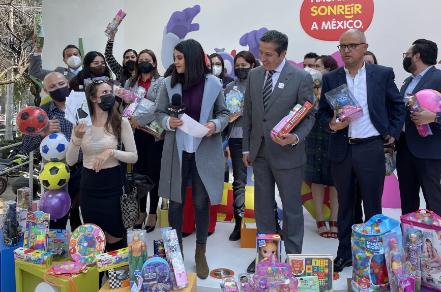 ¡Toda la familia de Banco Azteca se unió a la misión del Juguetón Azteca!