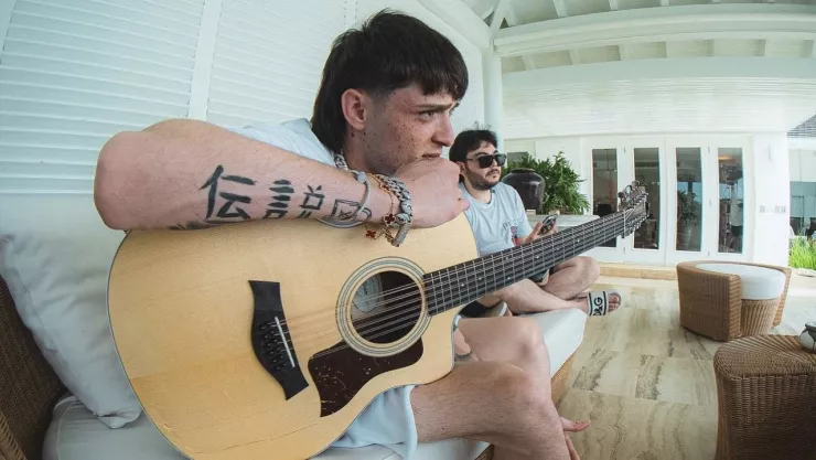 Peso Pluma critica sus propios corridos tumbados: “No es bueno para los niños”