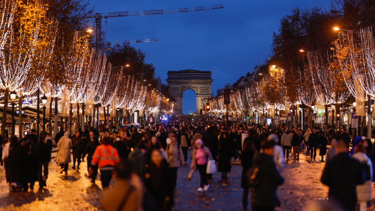 Campos Elíseos en París sin celebraciones de año nuevo