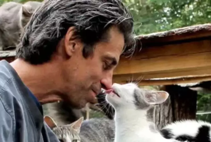 Fundador de santuario muere junto a decenas de gatos