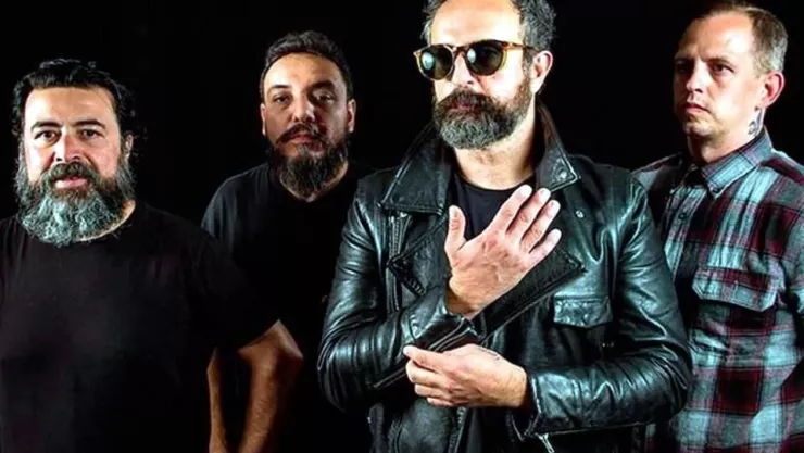 Prohibirán la entrada con playeras de fútbol al concierto de Molotov