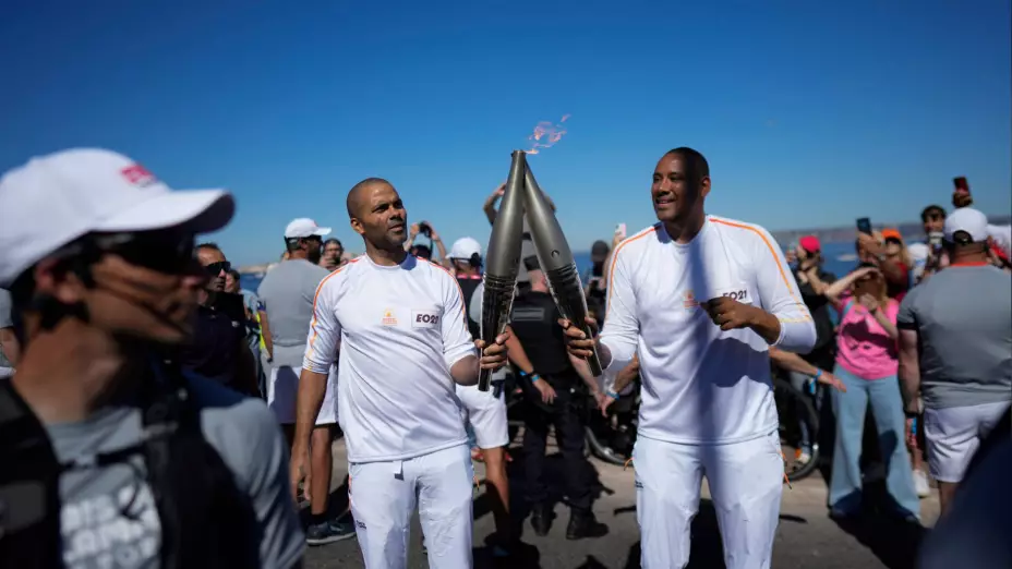 Antorcha olímpica Marsella Francia París 2024