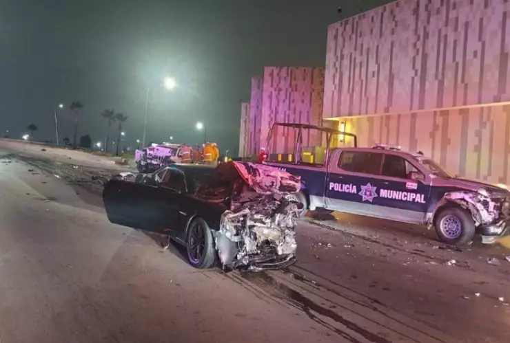 Una mujer murió al chocar de frente con auto que huía de la Policía.