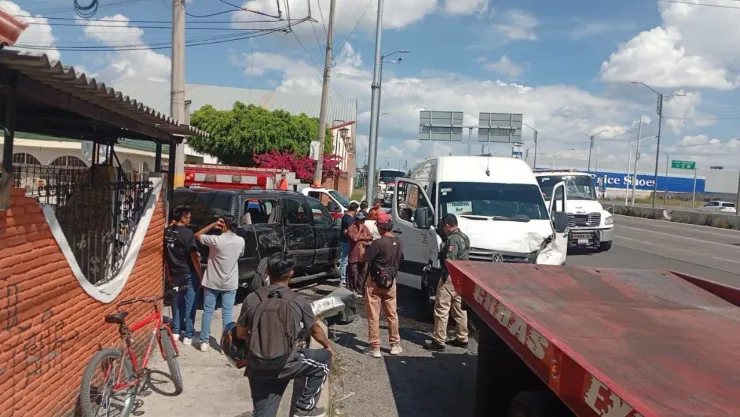 VIDEO: Carambola deja destrucción en el Periférico Ecológico de Puebla hoy; hay personas heridas