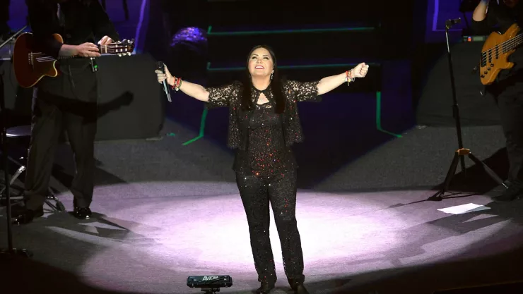 Ana Gabriel recibe oxígeno en pleno concierto