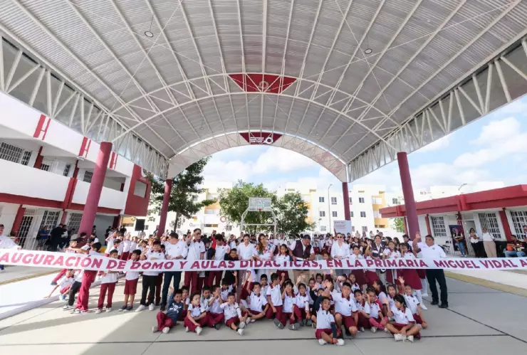 Entregan domo y nuevas aulas didácticas a más de 200 estudiantes de primaria “Miguel Vidal Alcocer”
