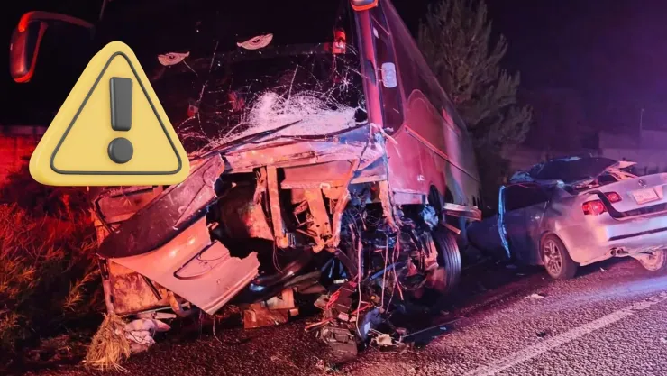 Accidente en Zacatecas Choque de autobús de pasajeros y auto deja un muerto el 5 de julio en la Carretera 45