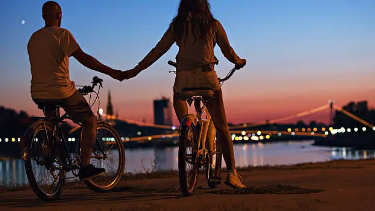 PASEO NOCTURNO SAN VALENTIN