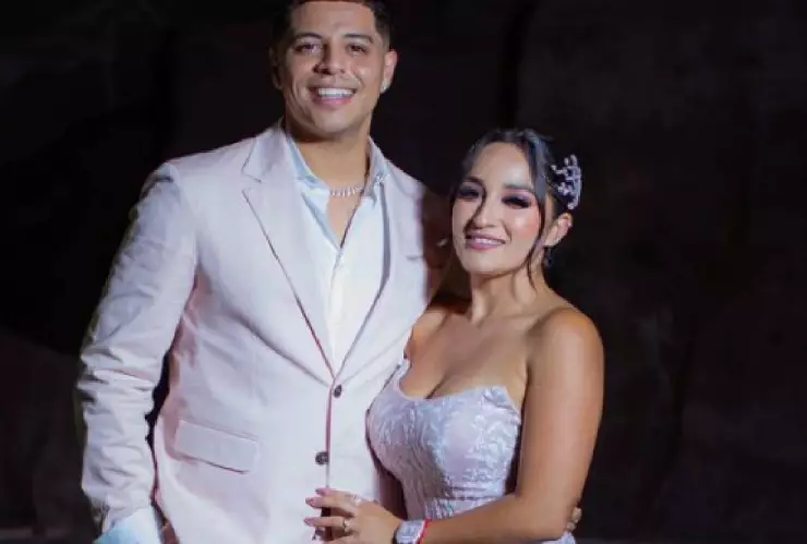 Eduin Caz recuperó el amor de su esposa y presumen FOTOS de su viaje a Nueva York