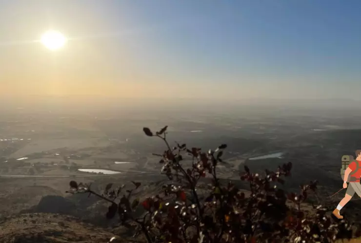 Así como puedes llegar al Cerro del Muerto desde Zacatecas para practicar senderismo