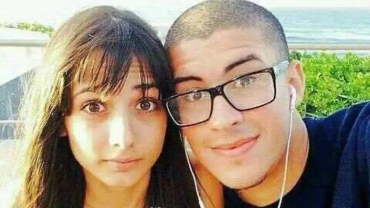 Bad Bunny y Carliz de la Cruz.