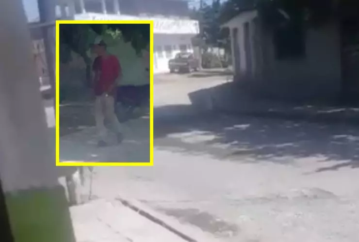 sujeto con cabeza de perro colgando en las amapolas veracruz.