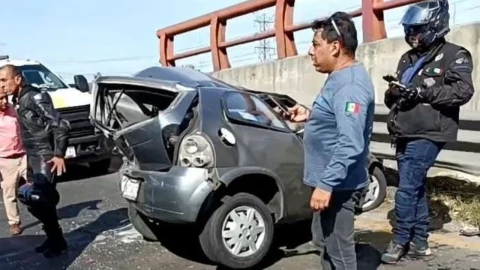 La mujer fue llevada a un hospital tras el accidente ocurrido en la México-Pachuca.
