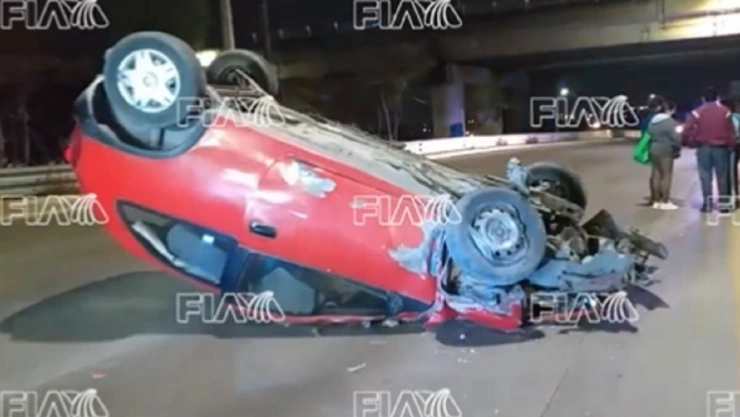 Accidente automovilístico deja un herido sobre el Periférico Ecológico