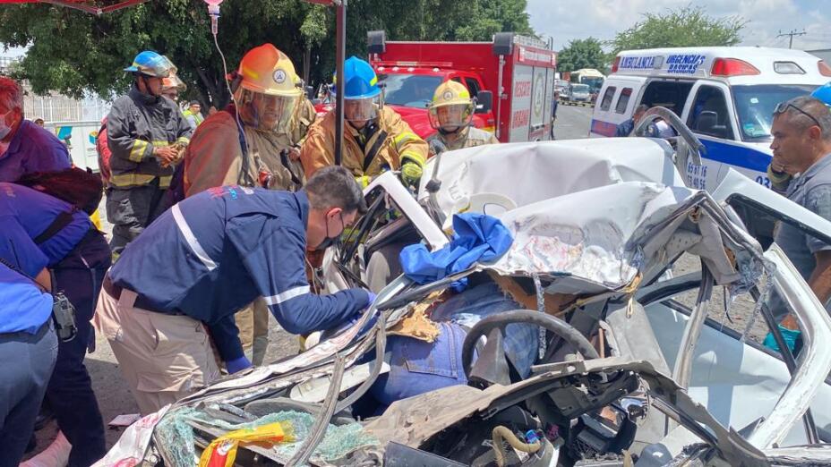 rescate de persona en carretera a Chapala.