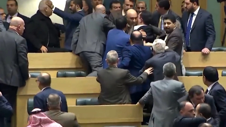 diputados de jordania pelea parlamento