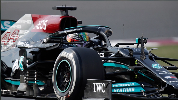 Lewis Hamilton en la pole del GP de Qatar