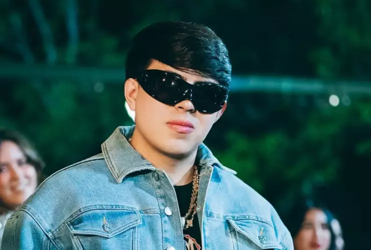 Atacan a balazos la casa de la mamá de Óscar Maydon en Baja California; el cantante sufre accidente automovilístico