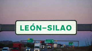 ¡Alerta! TRÁFICO INTENSO en la carretera León-Silao por la noche de hoy 13 de noviembre.jpg