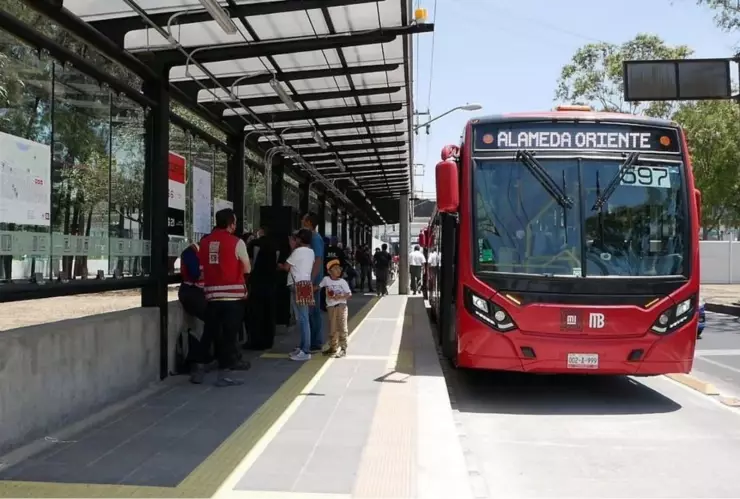 ¿Cuál es la sanción por invadir o chocar con el Metrobús?