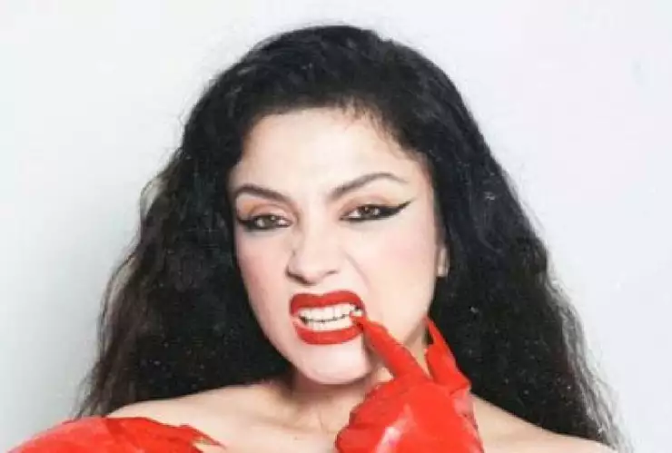 Anuncia Mon Laferte concierto en Cancún para noviembre