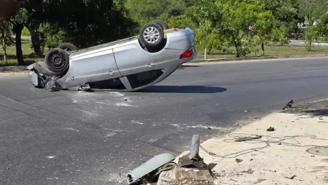 Fuerte accidente en Los Héroes deja caos vehicular en calles de Mérida