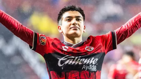 Gilberto Mora fue elogiado por Luis Malag&oacute;n