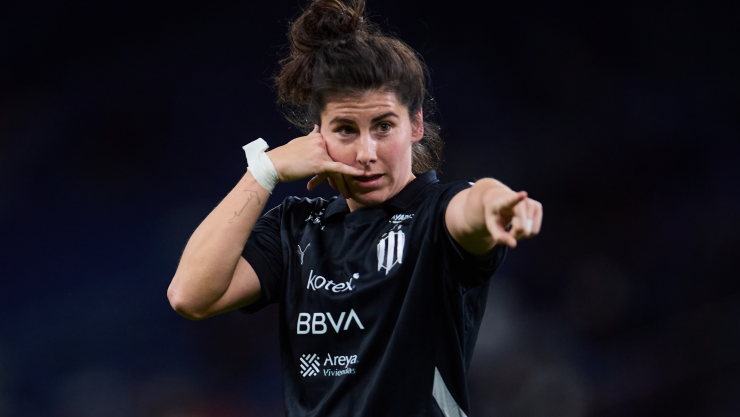 Luc&iacute;a Garc&iacute;a festeja gol con Rayadas