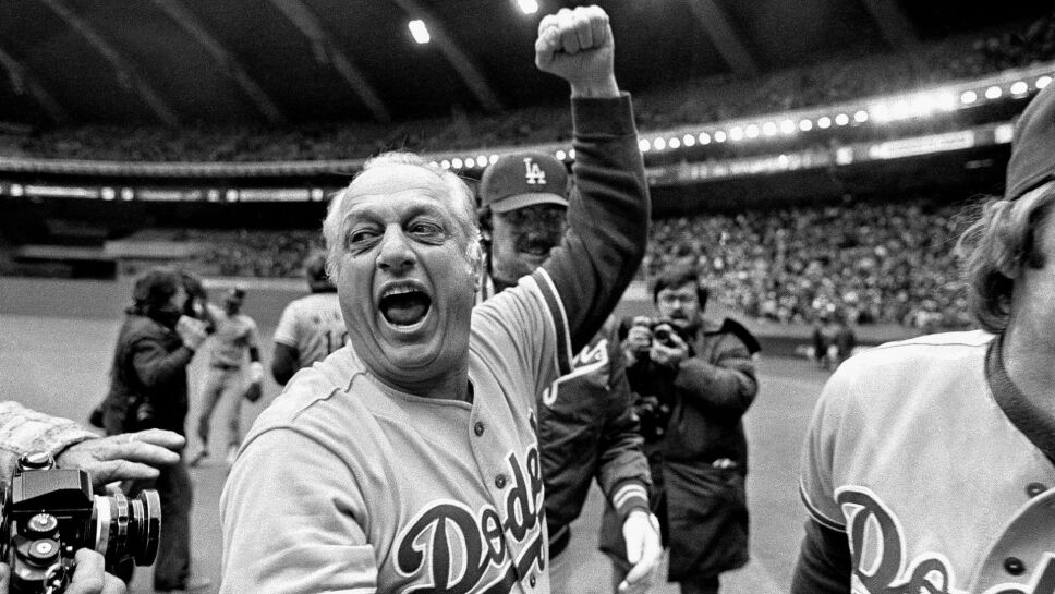 Tom Lasorda 19 de octubre de 1981 Dodgers de Los Ángeles AP Foto Grimshaw, archivo.jpg