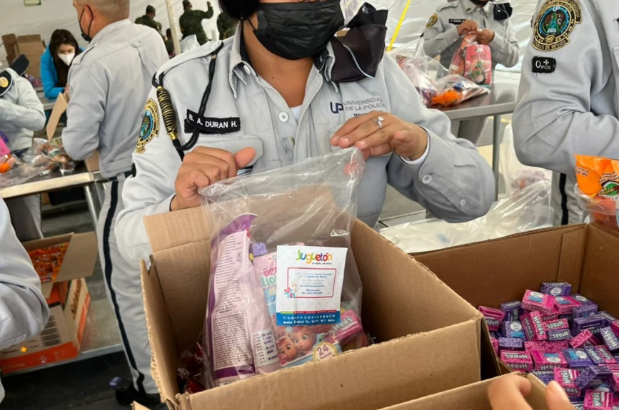 ¡Agradecemos a estos héroes que siguen sumándose con la causa del Juguetón Azteca! ¡Gracias, SSC, CDMX!