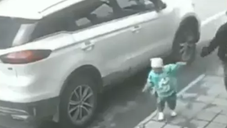 Bebé es atropellado