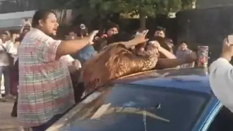 Mujeres se desgreñan