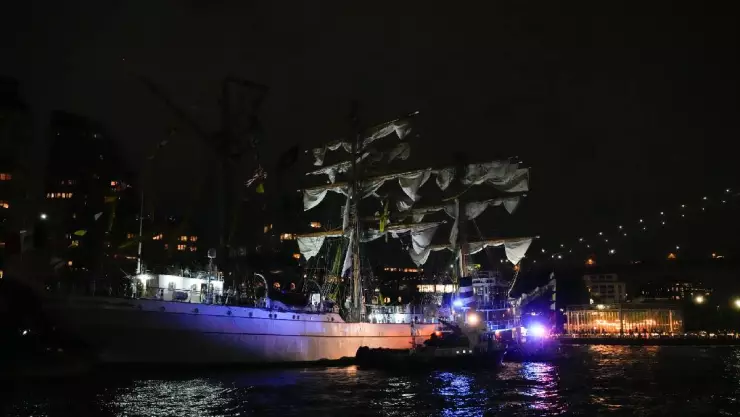 Mueren dos tripulantes del buque escuela Cuauhtémoc tras percance con puente de Brooklyn