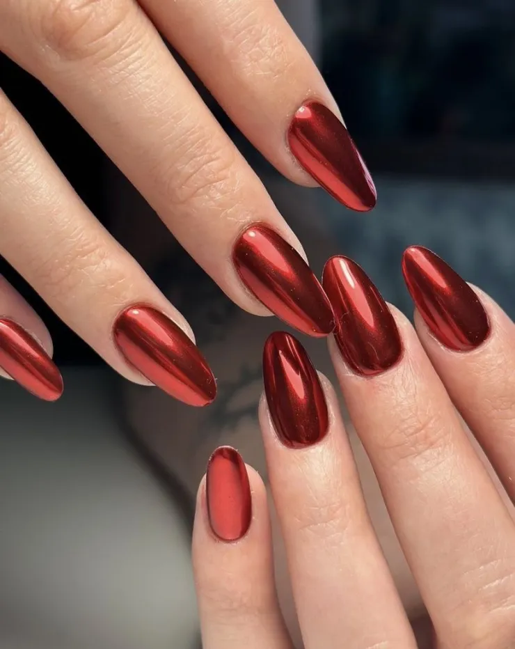 8 diseños de uñas efecto espejo para cualquier ocasión: fiesta, natación, pádel, gym