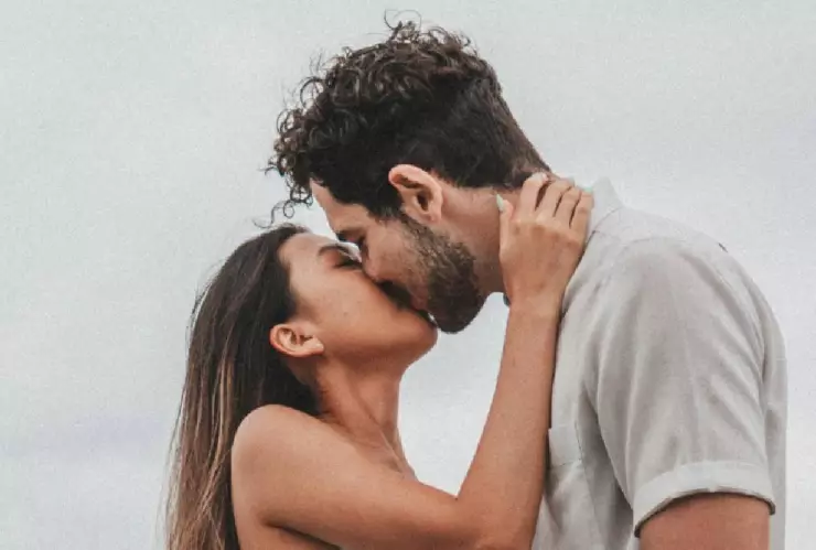 ¿Cuáles son los beneficios de besar?