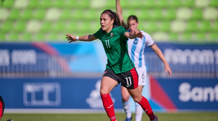Jackie Ovalle festeja gol ante Argentina