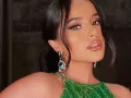 Becky G con vestido verde. .jpg